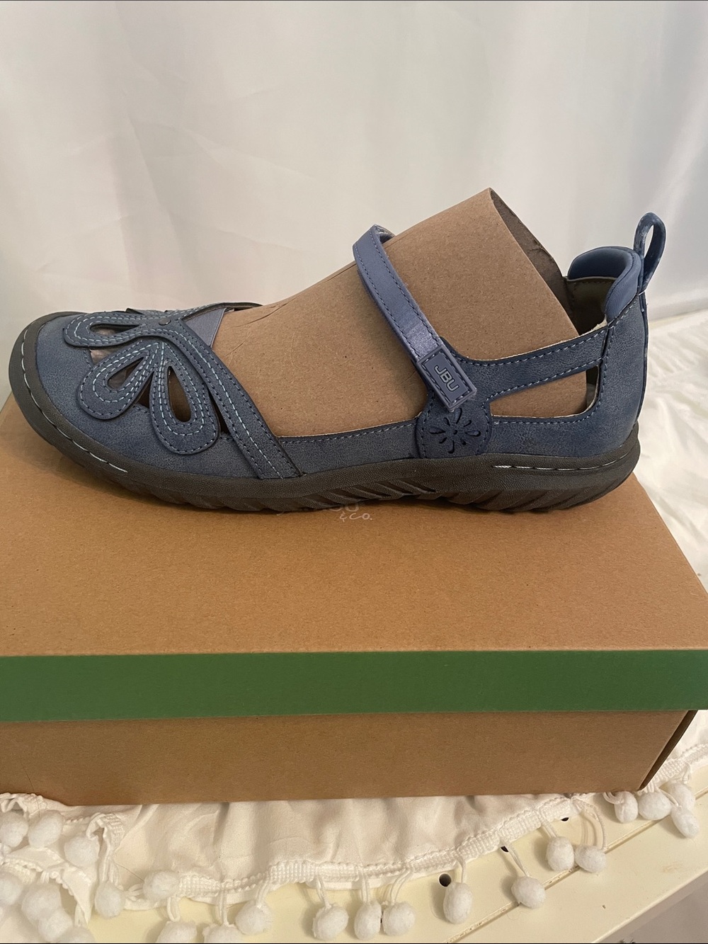 JBU Women's Blue Mary Jane Mule with Floral Cutouts Size 9.5 New in box - Picture 4 of 8